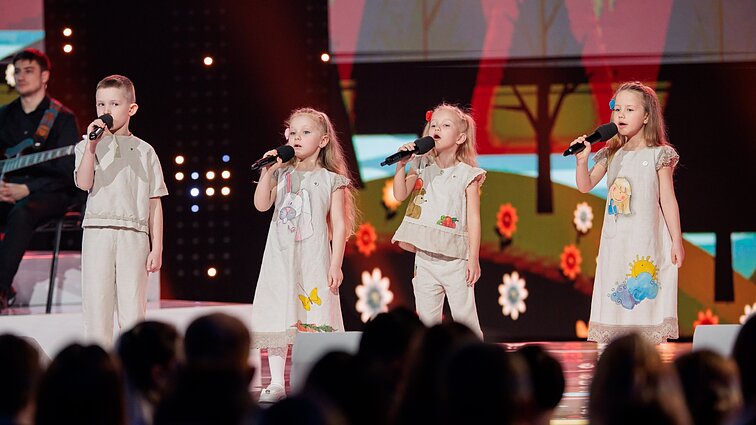 Dainų dainelė 2026. Mažieji žirniukai – „Raudonikis raudonuoja“