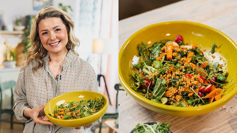 Tiks visi pavasario ingredientai: maistingos ir traškios salotos su avižomis bei padažu