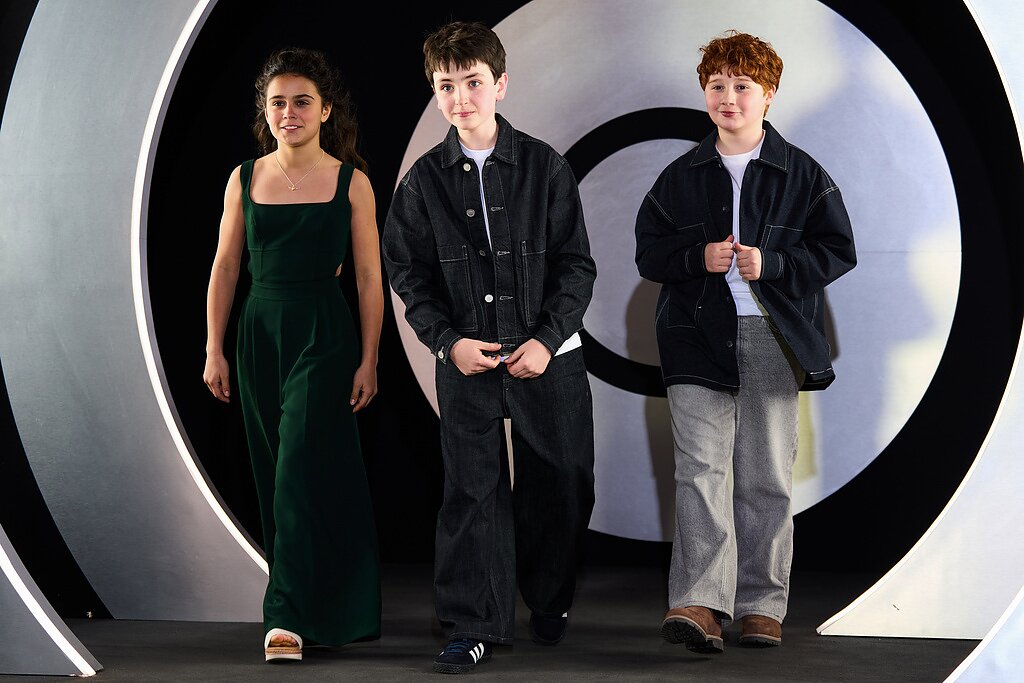 Pagrindiniai aktoriai – Dominicas McLaughlinas, Arabella Stanton, Alastairas Stoutas