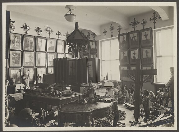 Liaudies taikomosios dailės eksponatai M. K. Čiurlionio galerijoje