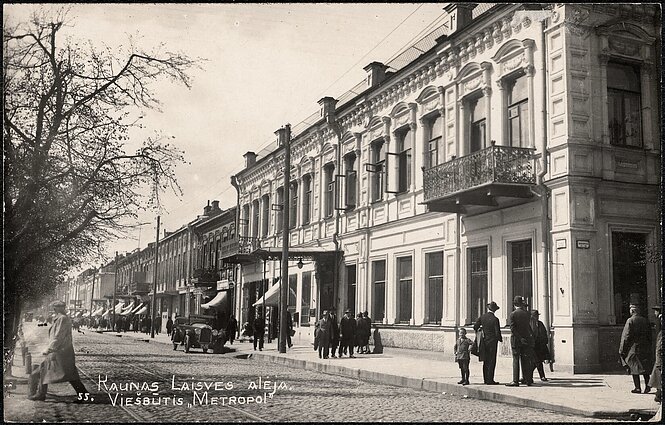 Kauno Laisvės alėja ir „Metropolio“ viešbutis. 20 a. pirmoji pusė
