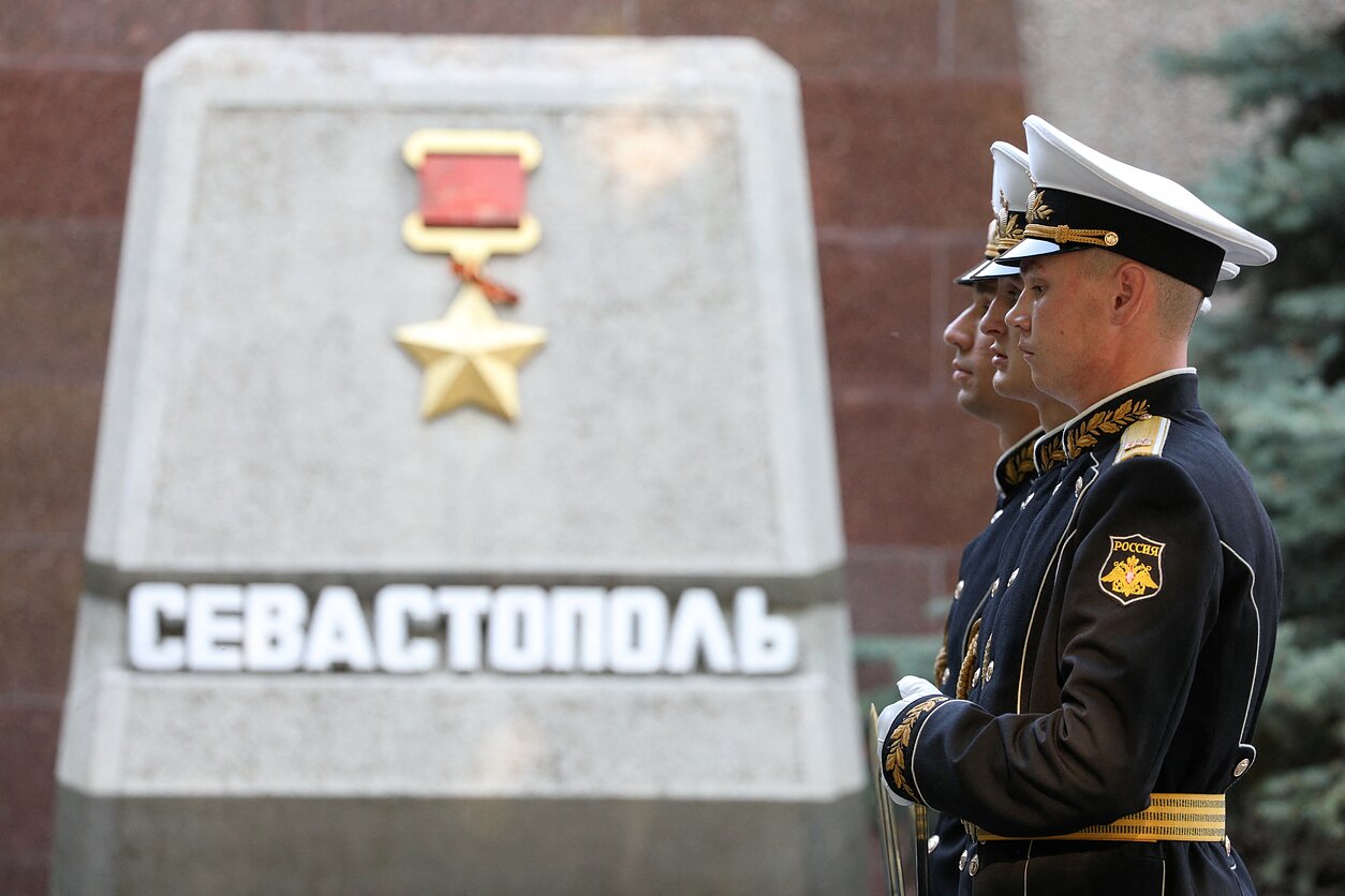 российские военные в Севастополе