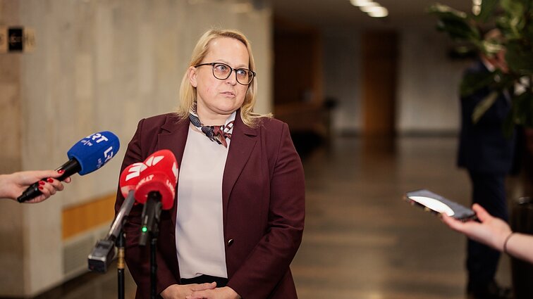 Dienos tema (su vertimu į gestų k.)