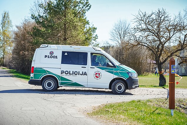 Dingusio paramediko istorija: miške rastas jo automobilis, įtariamas pagrobimas, apsupta sodyba