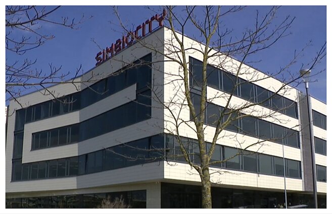 Vilnius rengiasi už 21 mln. eurų penkeriems metams išsinuomoti biurus, į kuriuos galėtų perkelti atnaujinamų mokyklų bendruomenes. 