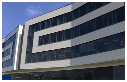 Vilnius rengiasi už 21 mln. eurų penkeriems metams išsinuomoti biurus, į kuriuos galėtų perkelti atnaujinamų mokyklų bendruomenes. 