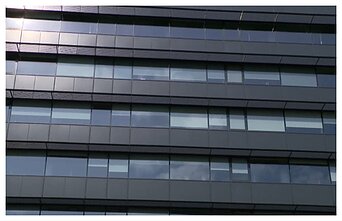 Vilnius rengiasi už 21 mln. eurų penkeriems metams išsinuomoti biurus, į kuriuos galėtų perkelti atnaujinamų mokyklų bendruomenes. 