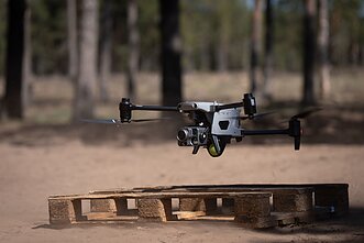 Pratybose „Juodoji strėlė“ kariai treniravosi šaudyti į antžeminius taikinius ir dronus