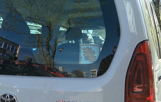 Senjorams – specialūs lipdukai ant automobilio