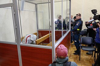 Į teismą atvežtas pirmasis įtariamasis dėl paramediko nužudymo