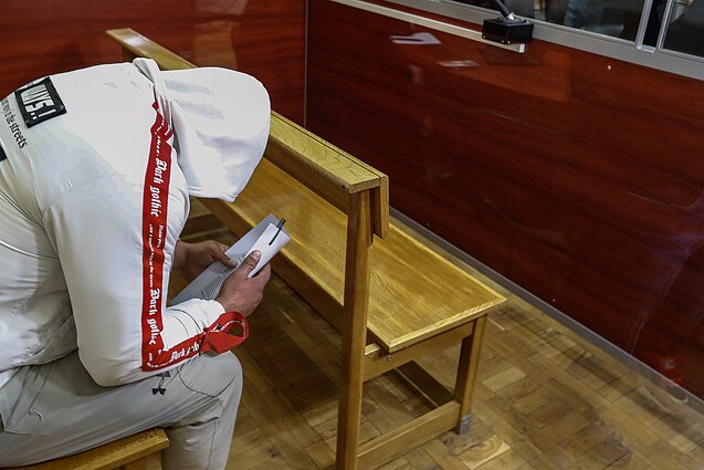 Do sądu przywieziono pierwszego podejrzanego ws. zabójstwa ratownika medycznego 