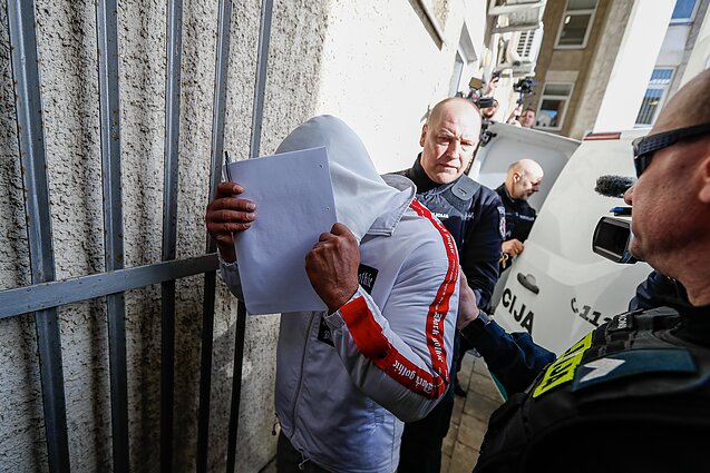 Į teismą atvežtas pirmasis įtariamasis dėl paramediko nužudymo