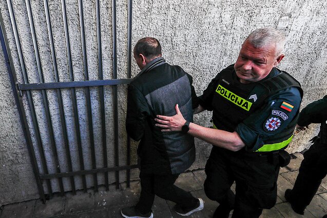 Į teismą atvežtas antrasis įtariamasis dėl paramediko nužudymo