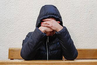 Įtariamoji paramediko nužudymu – buvusi jo žmona Justina Gaigalaitė atvežta į teismą