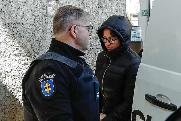 Įtariamoji paramediko nužudymu – buvusi jo žmona Justina Gaigalaitė atvežta į teismą