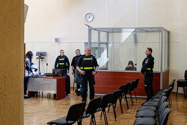 Įtariamoji paramediko nužudymu – buvusi jo žmona Justina Gaigalaitė atvežta į teismą Įtariamoji paramediko nužudymu – buvusi jo žmona Justina Gaigalaitė atvežta į teismą