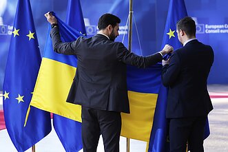 ES ir Ukrainos vėliavos