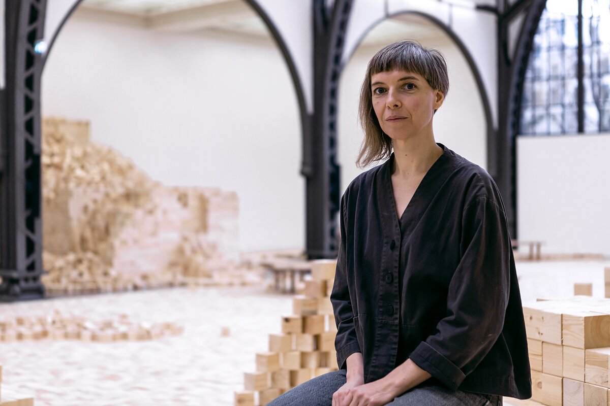 „We Make Years Out of Hours“, instaliacijos-performanso vaizdas