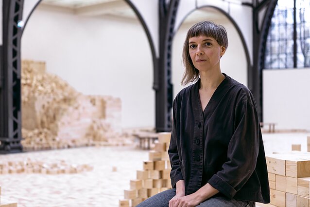 „We Make Years Out of Hours“, instaliacijos-performanso vaizdas