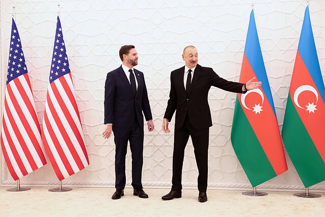 J. D. Vance`as ir Ilhamas Alijevas