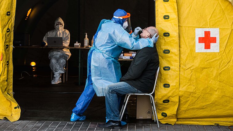 Covid-19, praca lekarzy