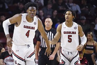 Tre-Vaughnas Minottas (kairėje)