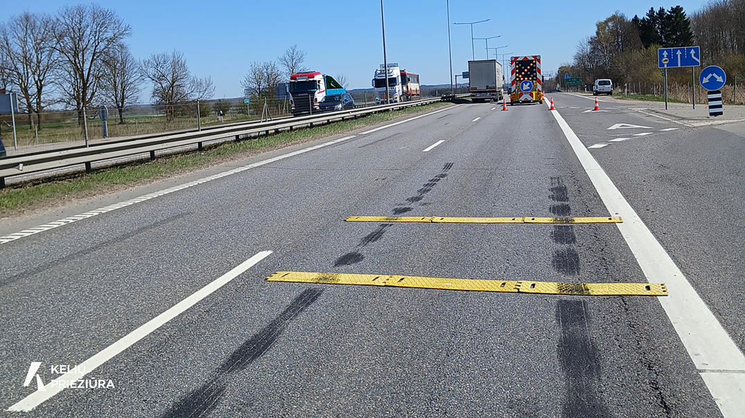 A1 kelyje vos išvengta eismo įvykio