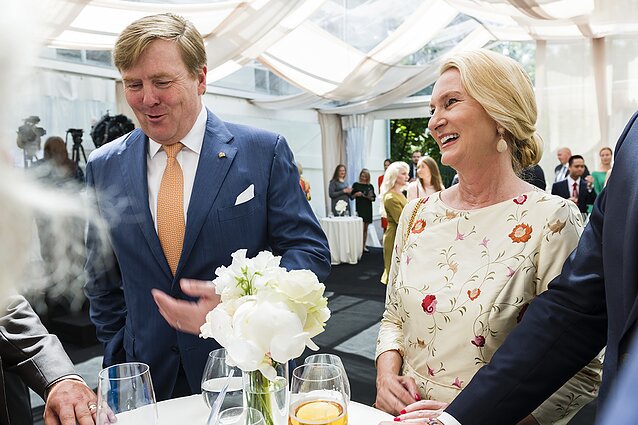 King Willem-Alexander of the Netherlands meeting Ulrike Jansen in the Dutch Embassador's Residence in 2018