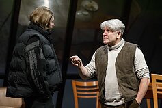 Scena iš spektaklio „Laukinė antis“. Donatas Želvys, Andrius Bialobžeskis – Relingas