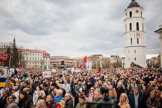 Protestas „Šalin rankas“ Katedros aikštėje. 