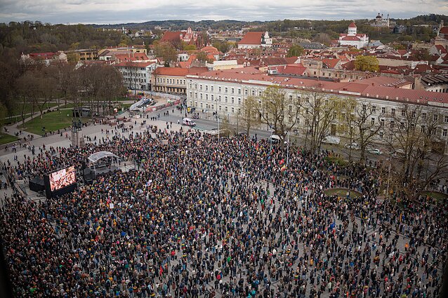 Protestas „Šalin rankas“ Katedros aikštėje. Protestas „Šalin rankas“ Katedros aikštėje.