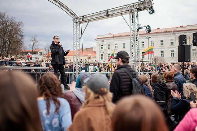 Gytis Norvilas proteste „Šalin rankas“ Katedros aikštėje