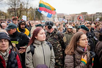 Protestas „Šalin rankas“ Katedros aikštėje.