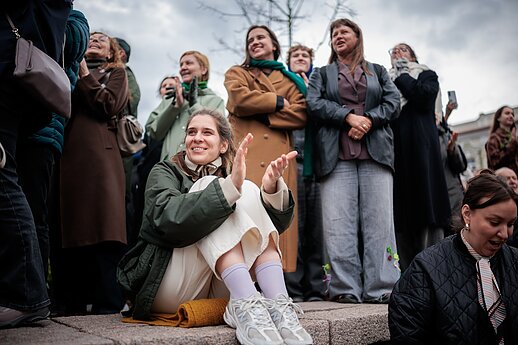 Protestas „Šalin rankas“ Katedros aikštėje.