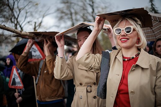 Protestas „Šalin rankas“ Katedros aikštėje.