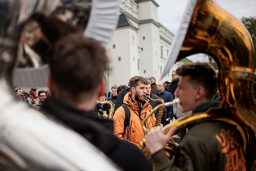 Protestas „Šalin rankas“ Katedros aikštėje.
