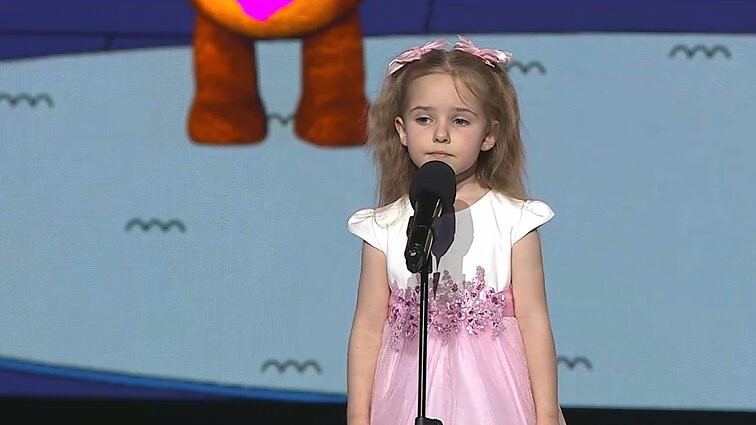 Dainų dainelė 2026. Emilija Rimkutė – „Mažieji rūpestėliai“