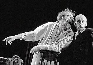 „Ričardas III“, rež. Rimas Tuminas, 1999. Vytautas Grigolis ir Regimantas Adomaitis (kairėje)