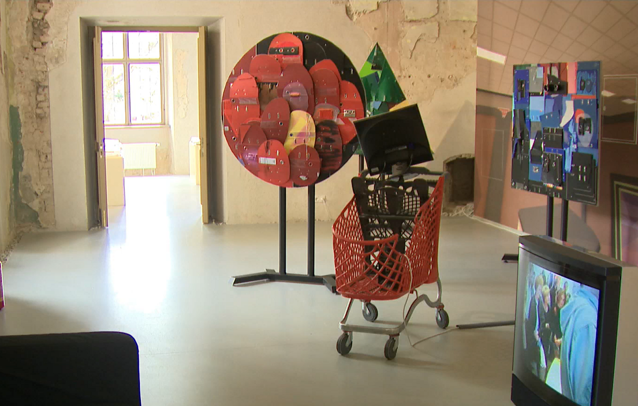 Sapiegų rūmuose atidaryta paroda „Namų ruoša pavojingais laikais“