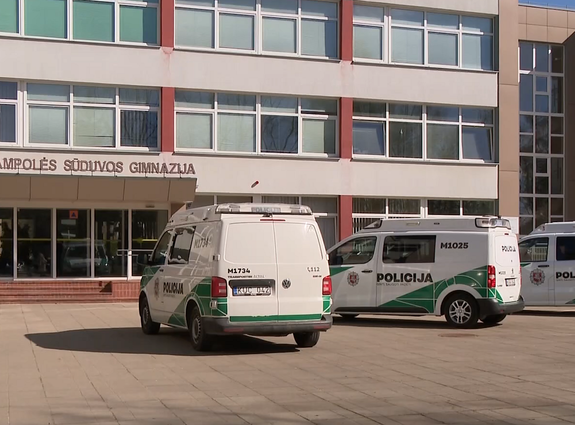 Marijampolės mokykloje peiliu sužalotos dvi moksleivės