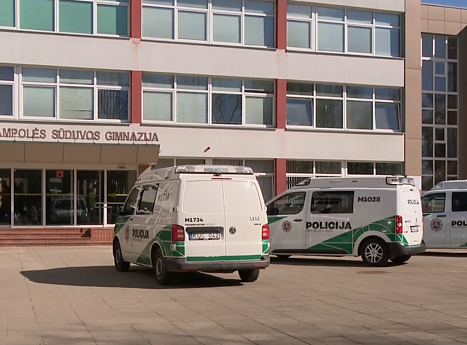 Marijampolės mokykloje peiliu sužaloti trys moksleiviai