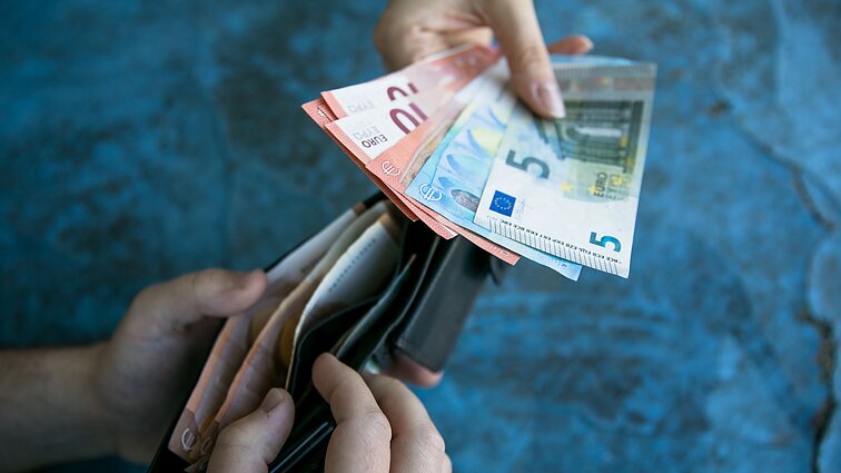 Darbdavys už tą patį darbą moka skirtingai? Galėsite reikalauti kompensuoti skirtumą