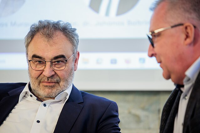 Dienos tema (su vertimu į gestų k.)