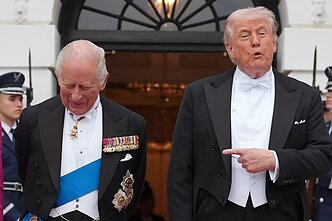 Karalius Karolis III, Donaldas Trumpas