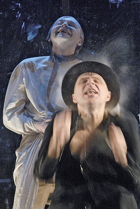 Vytautas Anužis, Darius Meškauskas. Nepažįstamasis – Augustas Strindbergas, „Kelias į Damaską“. Režisierius Oskaras Koršunovas, KDT, 2007 Vytautas Anužis, Darius Meškauskas. Nepažįstamasis – Augustas Strindbergas, „Kelias į Damaską“. Režisierius Oskaras Koršunovas, KDT, 2007