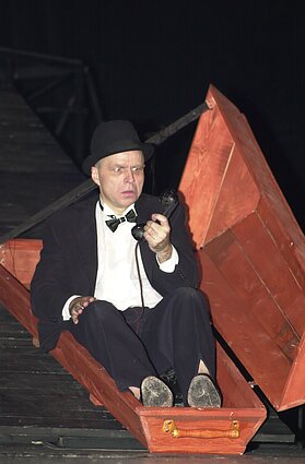 Vytautas Anužis – Pranas Krukelis. Sigitas Parulskis, „Frank Kruk“. Režisierius Raimundas Banionis, KDT, 2003 Vytautas Anužis – Pranas Krukelis. Sigitas Parulskis, „Frank Kruk“. Režisierius Raimundas Banionis, KDT, 2003