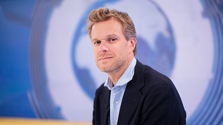 Dienos tema (su vertimu į gestų k.)