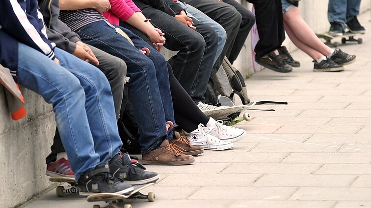 Pagalba su emociniais sunkumais susiduriantiems paaugliams: „Nespręskite jiems už nugaros“