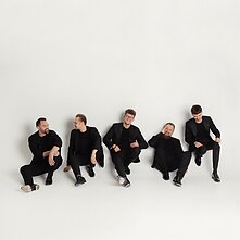 Operos žvaigždė Kostas Smoriginas ir „Cello Club“ pristato premjerinę programą „ANTIQ“