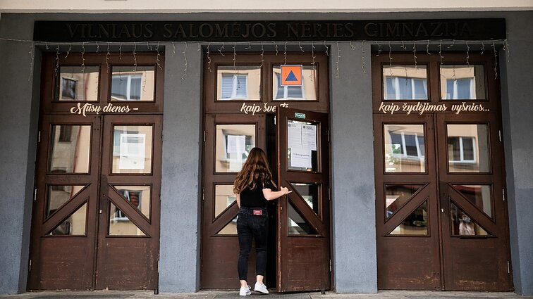 „Salomėja Nėris liko už durų“: pasakojimas apie sodrią Vilniaus Vyčio gimnazijos istoriją